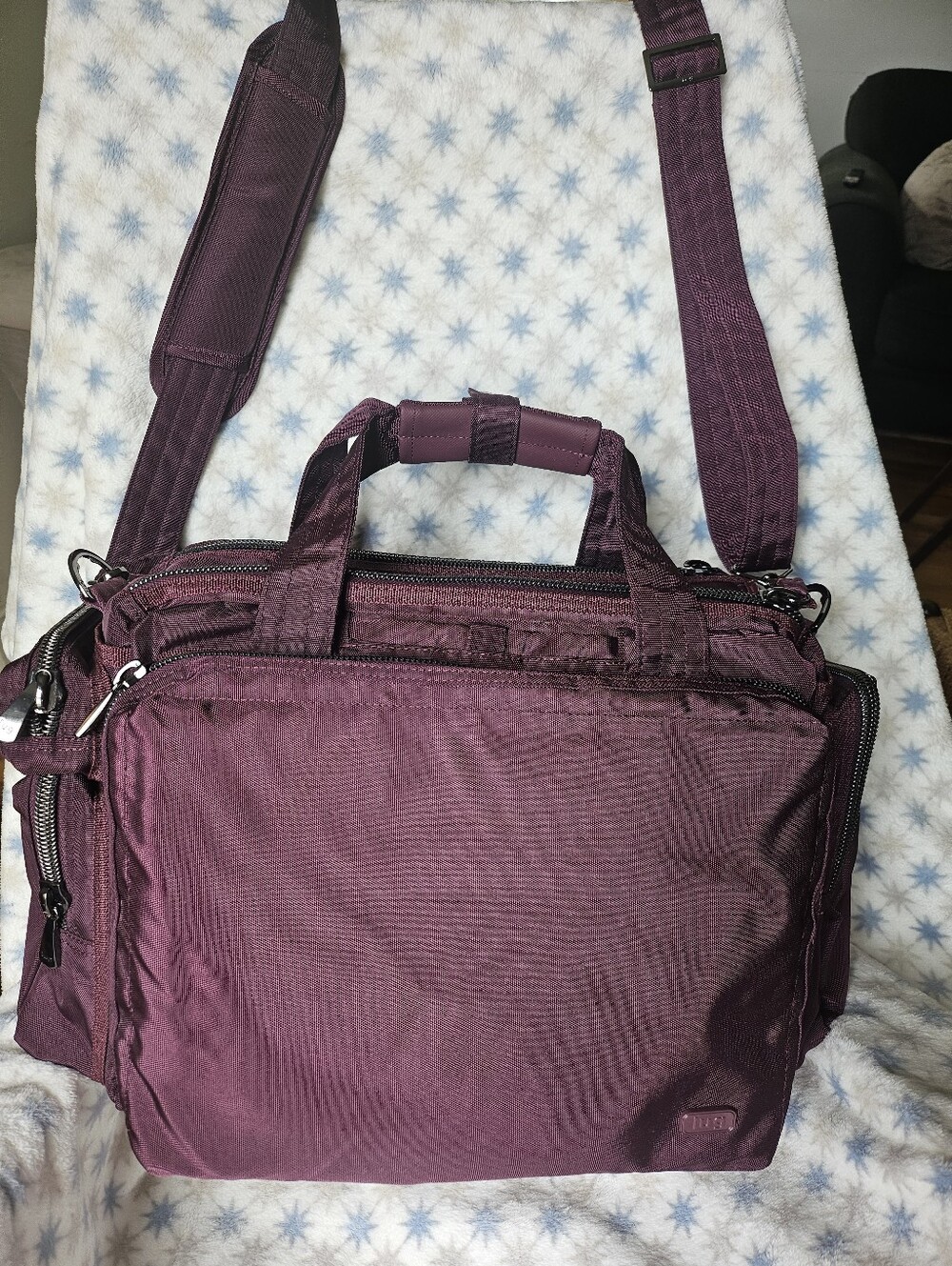 NWOT Lug Atlas Tote In Wine, Made With Extra Durable UltraX Fabric, NWOT - Picture 3 of 5